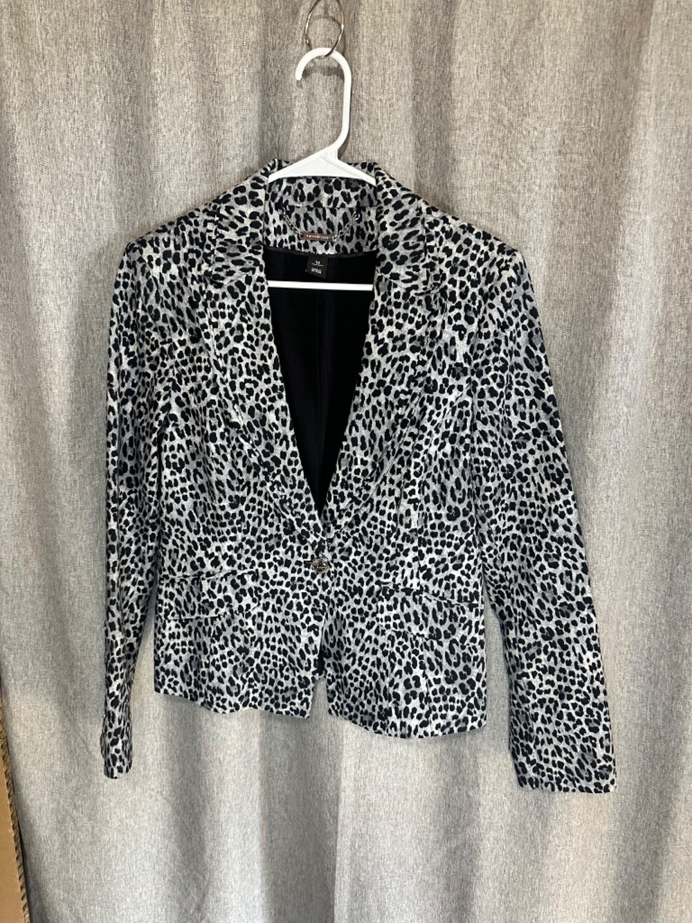 White House Black Market Gray & Black Leopard Print Tailored Blazer